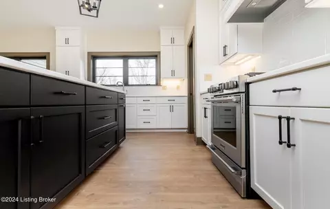 Kitchen - 5560 Old Vincennes Rd, Floyds Knobs, IN 47119 photo 6 of 18