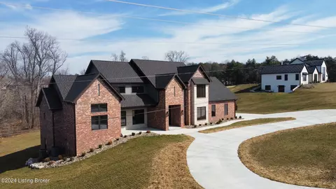 Exterior - 5560 Old Vincennes Rd, Floyds Knobs, IN 47119 photo 18 of 21