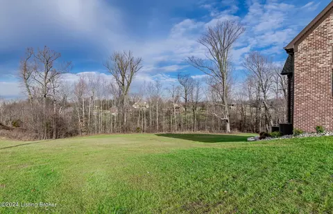 Exterior - 5560 Old Vincennes Rd, Floyds Knobs, IN 47119 photo 3 of 21