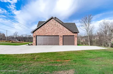 Exterior - 5560 Old Vincennes Rd, Floyds Knobs, IN 47119 photo 4 of 21