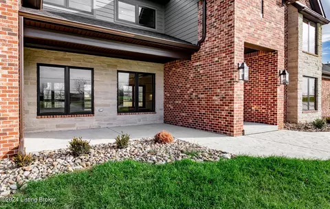 Exterior - 5560 Old Vincennes Rd, Floyds Knobs, IN 47119 photo 16 of 21