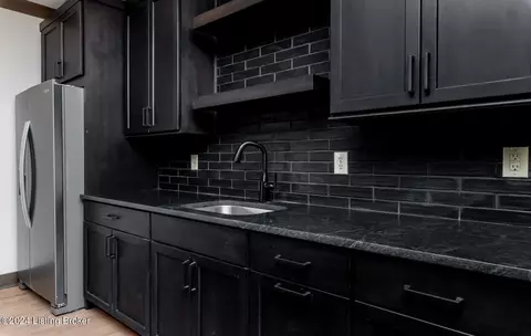 Kitchen - 5560 Old Vincennes Rd, Floyds Knobs, IN 47119 photo 17 of 18
