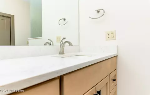 Bath - 5560 Old Vincennes Rd, Floyds Knobs, IN 47119 photo 3 of 19