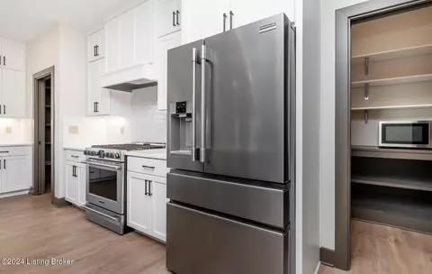 Kitchen - 5560 Old Vincennes Rd, Floyds Knobs, IN 47119 photo 8 of 18