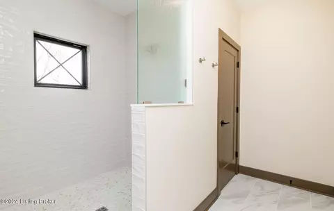 Bath - 5560 Old Vincennes Rd, Floyds Knobs, IN 47119 photo 4 of 19
