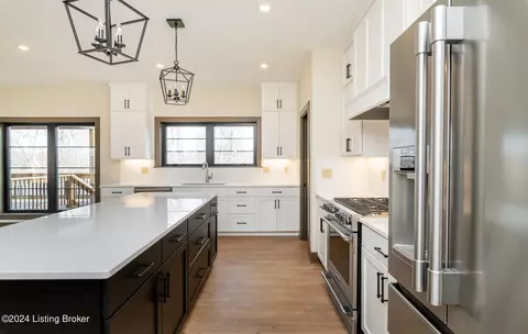 Kitchen - 5560 Old Vincennes Rd, Floyds Knobs, IN 47119 photo 9 of 18