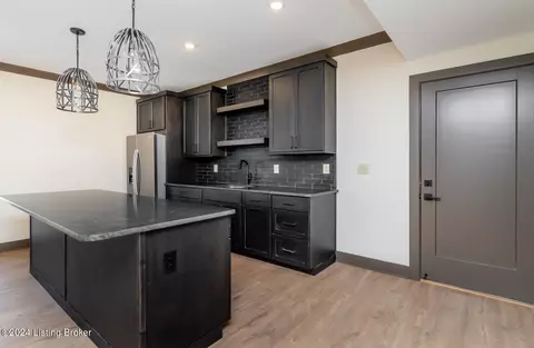 Kitchen - 5560 Old Vincennes Rd, Floyds Knobs, IN 47119 photo 11 of 18