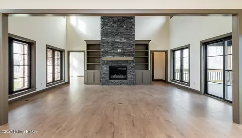 Living - 5560 Old Vincennes Rd, Floyds Knobs, IN 47119 photo 2 of 6