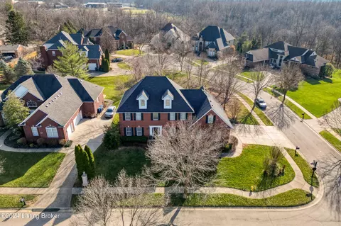 8717 Summit Ridge Dr, Louisville, KY 40241