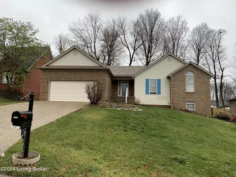 4504 Epinay Ct, Louisville, KY 40272