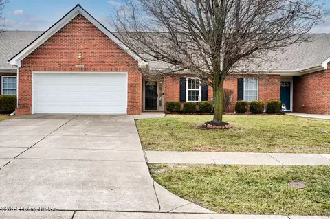 12448 Spring Trace Ct, Louisville, KY 40229