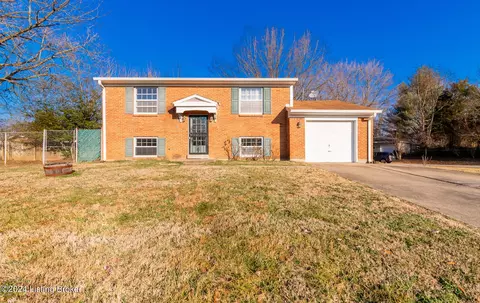 10600 S Dodge Ln, Louisville, KY 40272
