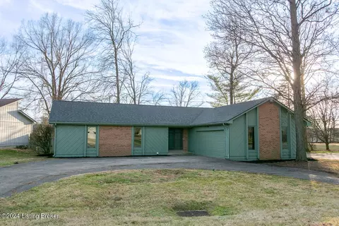 4104 Riveroaks Ln, Louisville, KY 40241