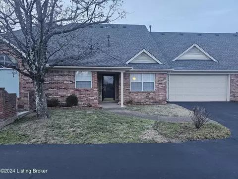 8102 Turnberry Dr, Louisville, KY 40291