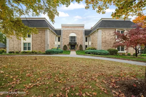 5900 Creighton Hill Rd #223, Louisville, KY 40207