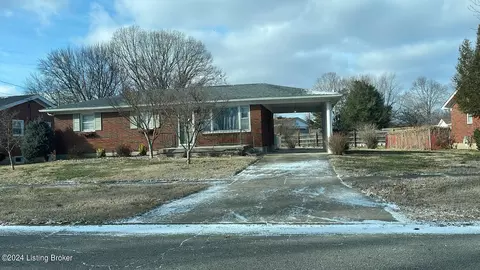 8800 Seaforth Dr, Louisville, KY 40258