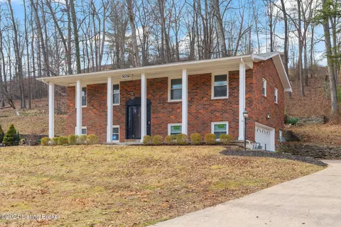 9008 Royal Oak Dr, Louisville, KY 40272