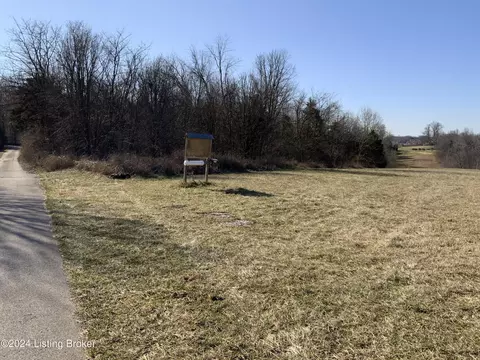 3300 Apple Hill Rd, Louisville, KY 40245