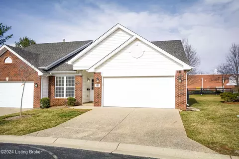 102 Charlton Wynde Dr, Louisville, KY 40245