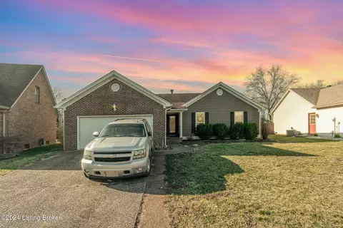 4804 Grecian Ct, Louisville, KY 40272