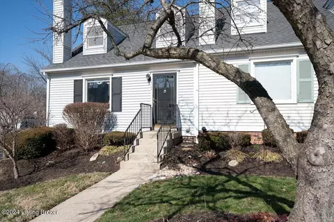 10746 Colonial Woods Ct, Louisville, KY 40223