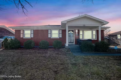 5301 Mt Holyoke Dr, Louisville, KY 40216