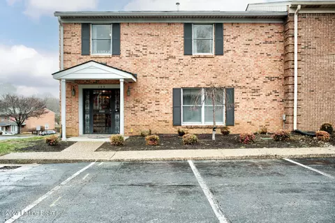155 Gardiner Lake Rd, Louisville, KY 40205