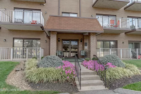 3030 Breckenridge Ln #532, Louisville, KY 40220