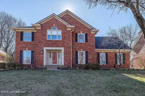 615 Foxgate Rd, Louisville, KY 40223