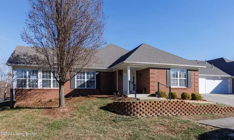 10305 Pine Glen Cir, Louisville, KY 40291