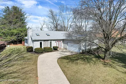 10419 Scarlet Oak Ct, Louisville, KY 40241
