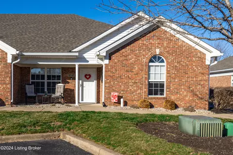 8545 Applegate Village Dr, Louisville, KY 40219