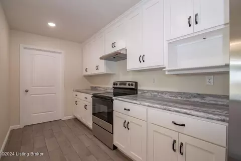 Kitchen - 1320 Arnold School Rd, Webster, KY 40176 photo 5 of 8