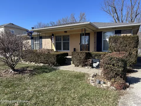 8212 Rochelle Rd, Louisville, KY 40228