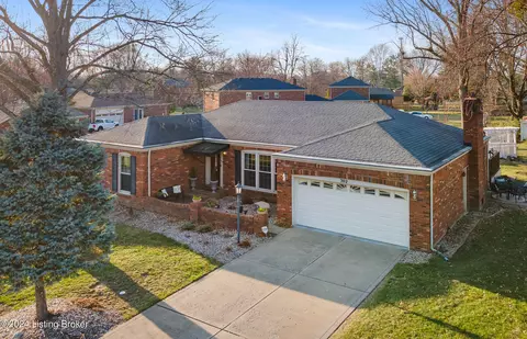 302 Hawick Pl, Louisville, KY 40243