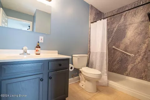 Bath - 1674 Weldon Loop Rd, Upton, KY 42784 photo 1 of 5