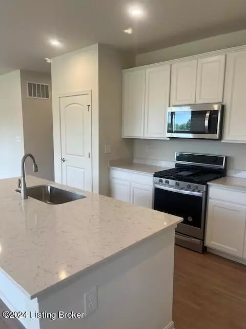 Kitchen - 4119 Cobblestone Ln, La Grange, KY 40031 photo 2 of 8