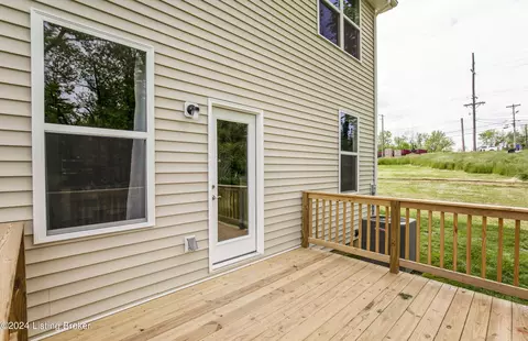 Exterior - 4119 Cobblestone Ln, La Grange, KY 40031 photo 4 of 5