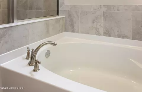 Bath - 4119 Cobblestone Ln, La Grange, KY 40031 photo 8 of 8