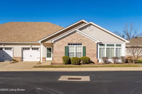 5241 Savannah Springs Dr, Louisville, KY 40219