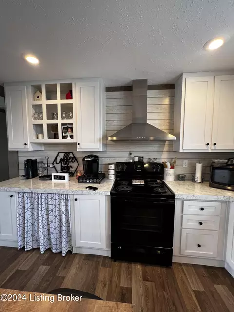 Kitchen - 1759 Stringtown Rd, Corinth, KY 41010 photo 2 of 2