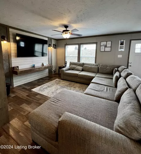 Living - 1759 Stringtown Rd, Corinth, KY 41010 photo 2 of 3