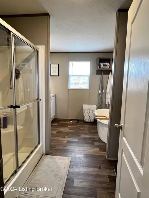 Bath - 1759 Stringtown Rd, Corinth, KY 41010 photo 1 of 4