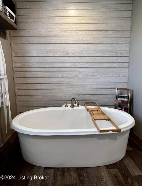 Bath - 1759 Stringtown Rd, Corinth, KY 41010 photo 2 of 4