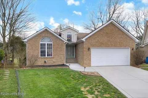 5502 Woodcross Pl, Louisville, KY 40229