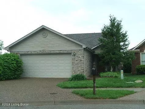 3220 Rainview Cir, Louisville, KY 40220