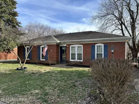 8903 Lantana Dr, Louisville, KY 40229