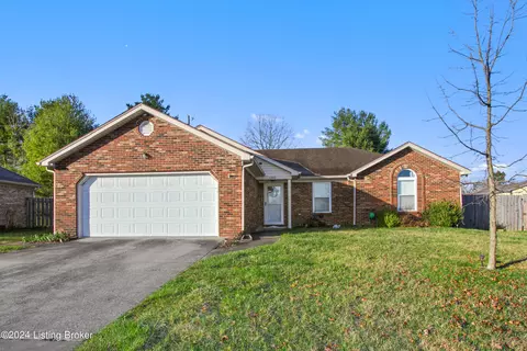 1360 Bonnie Blue Loop, Lawrenceburg, KY 40342