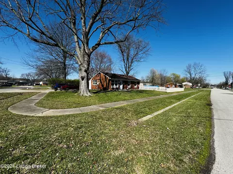 8806 Moody Rd, Louisville, KY 40219