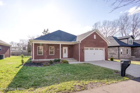 2102 Axminster Ct, Louisville, KY 40299